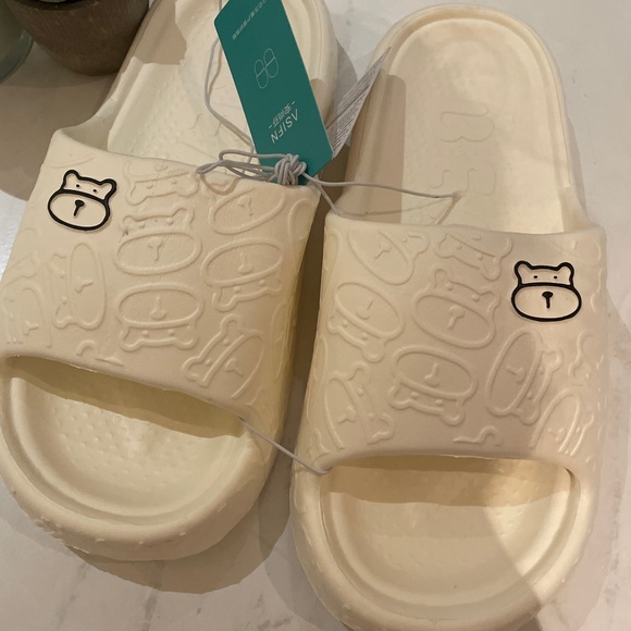 Brand New cream white teddy bear slip on slides slipper slide sandal size 38- 39 - Picture 1 of 11